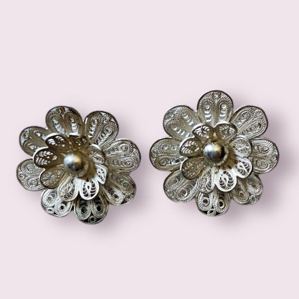Vintage Sterling Silver Marked Filigree Raised Flower Screw-back Earrings